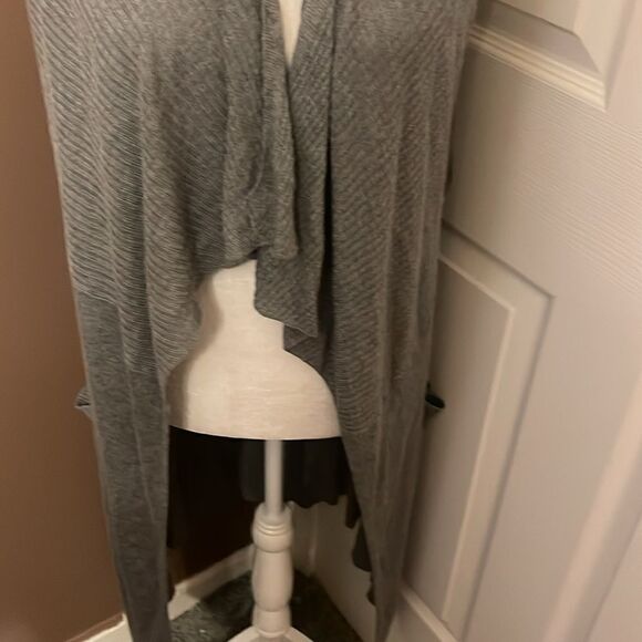 Pink Rose Cardigan Gray Size Medium EUC - Picture 3 of 10